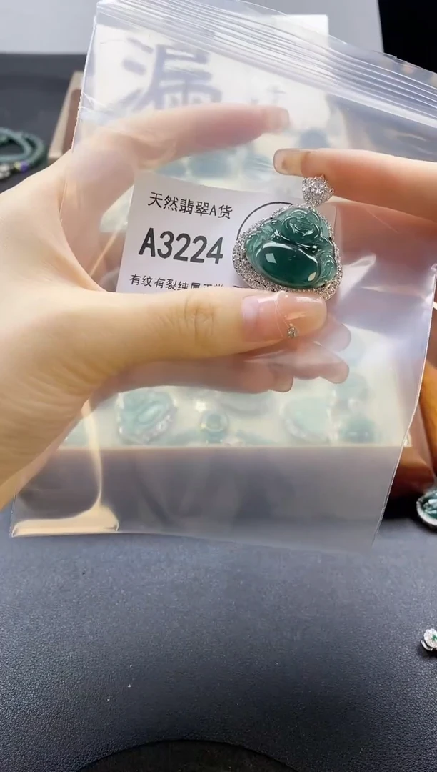 翡翠未镶嵌吊坠(赠链)天然翡翠A货