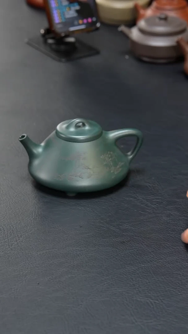 茶壶紫砂飞*吴健绿泥子冶石瓢陈礼端刻绘