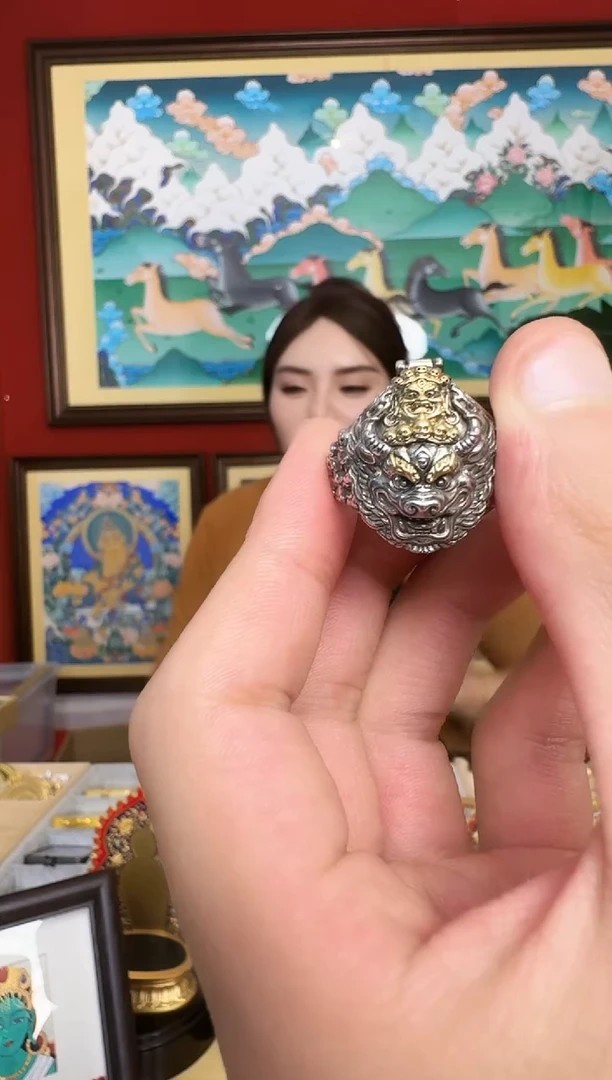 吊坠文老师-热贡纯手绘周毛