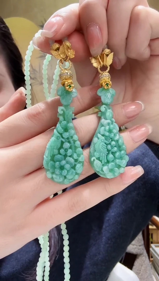 颈饰未镶嵌翡翠多样发其一个