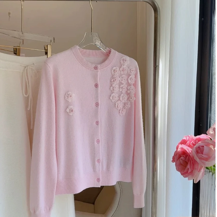 2024秋冬新品颜值手工刺绣毛衣基础款圆领山羊绒女毛衣宽松轻薄