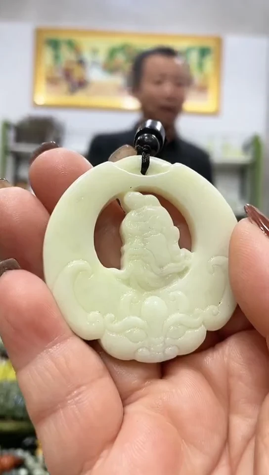 未镶嵌蛇纹石玉吊坠