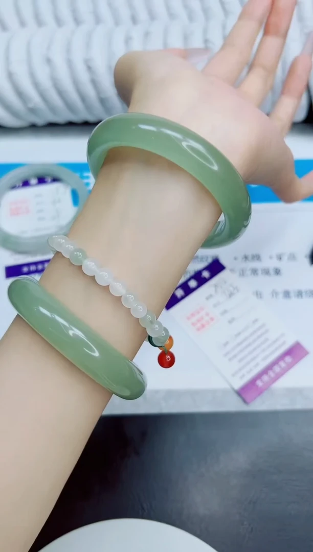未镶嵌手镯石英质玉200/54