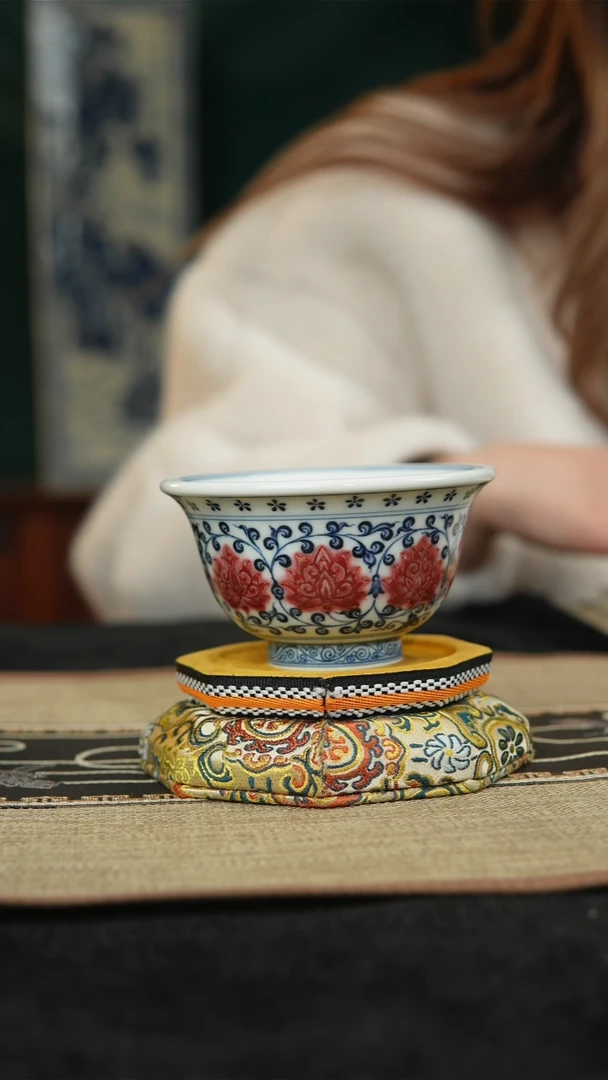 【闪购商品】青花釉里红缠枝莲压手杯