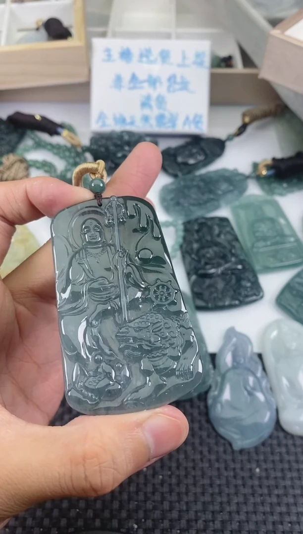 翡翠未镶嵌颈饰