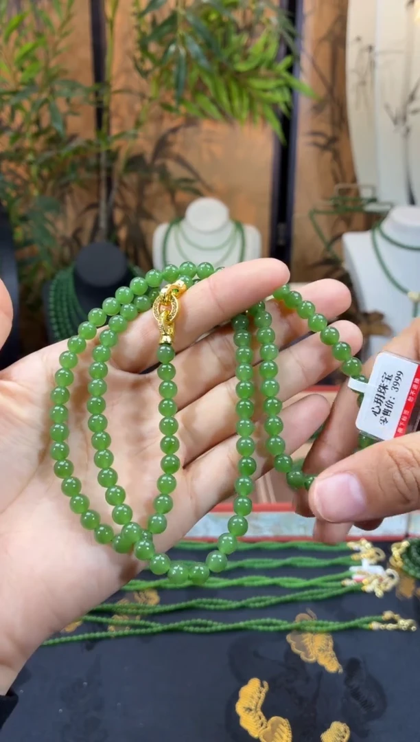 颈饰未镶嵌和田玉（碧玉）6果绿无矿毛衣链