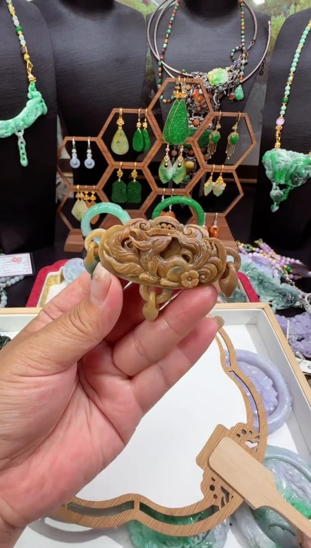 定制翡翠未镶嵌吊坠