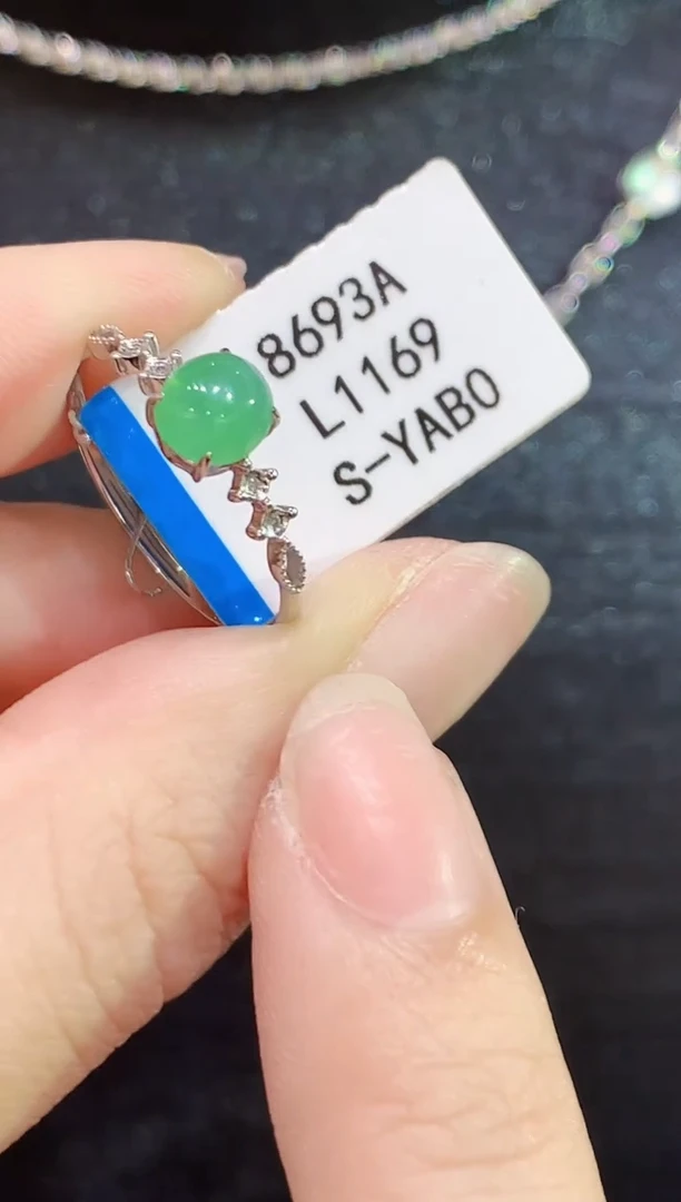 18K金镶嵌戒指翡翠L1169多样性发其一