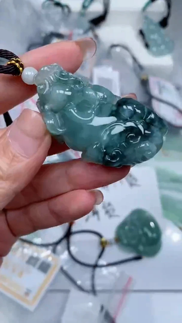 颈饰未镶嵌翡翠吊坠