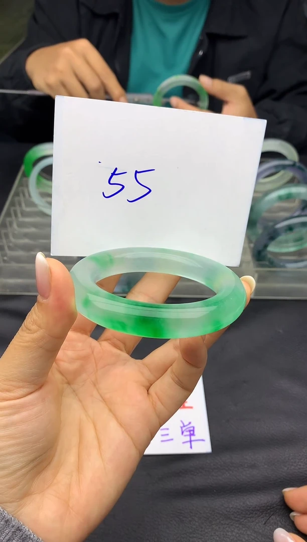 玉非料冰石英质玉手镯