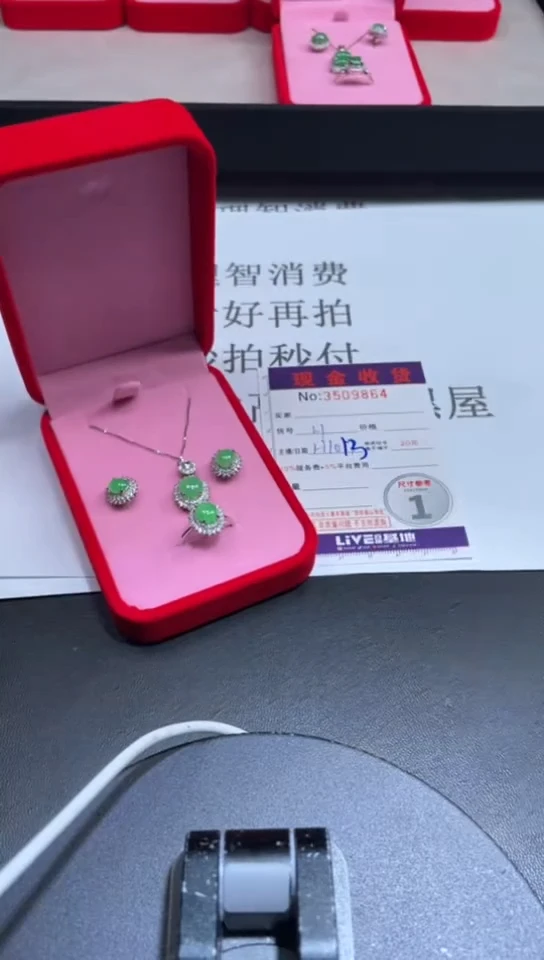 银S925镶嵌挂件翡翠 翡翠A货