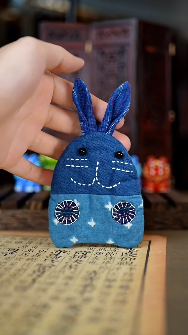 刺绣黔东南苗族刺绣兔子挂A9445