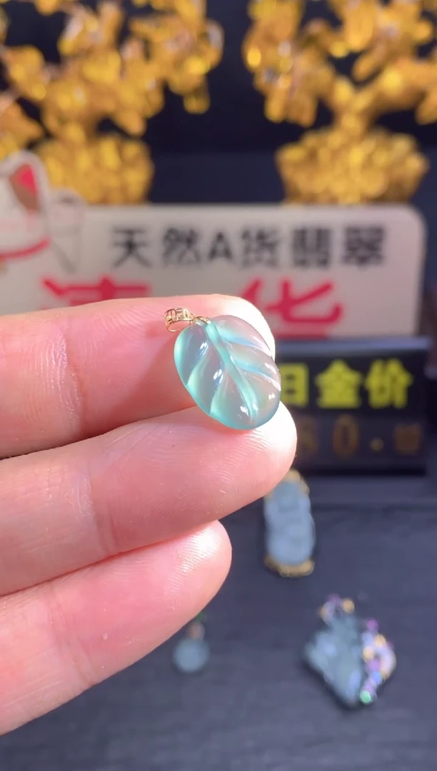 翡翠18K金镶嵌颈饰