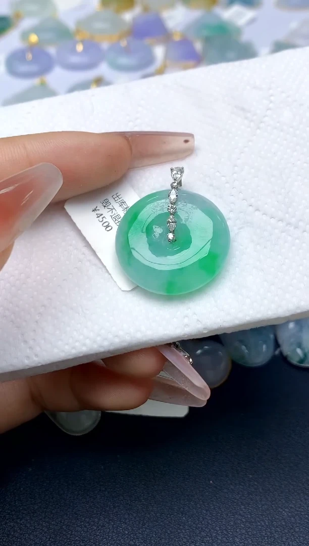 翡翠18K金镶嵌颈饰天然A货翡翠