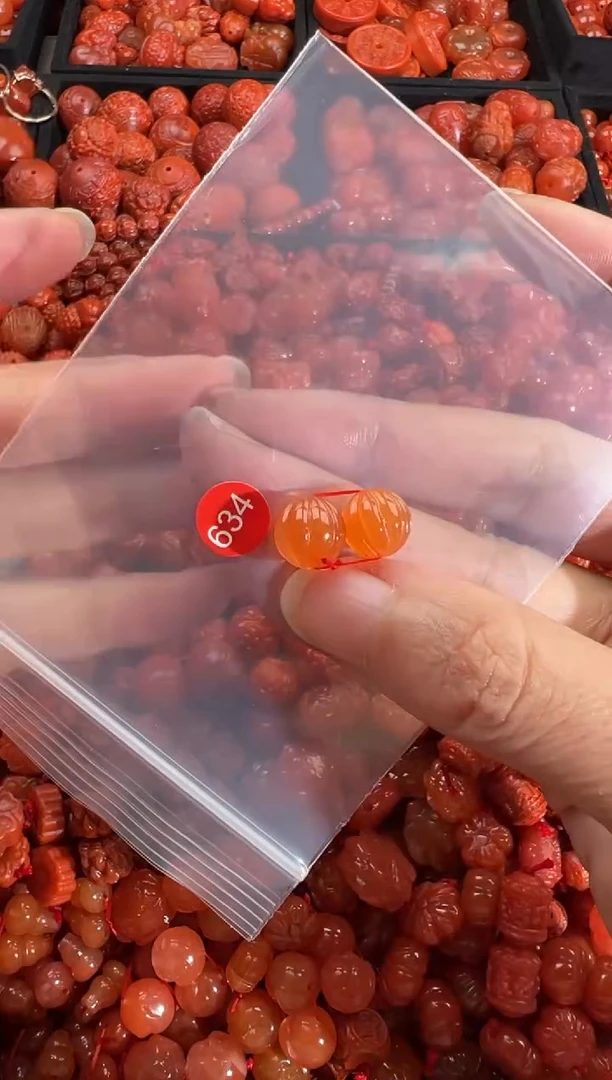 南红玛瑙未镶嵌颈饰1