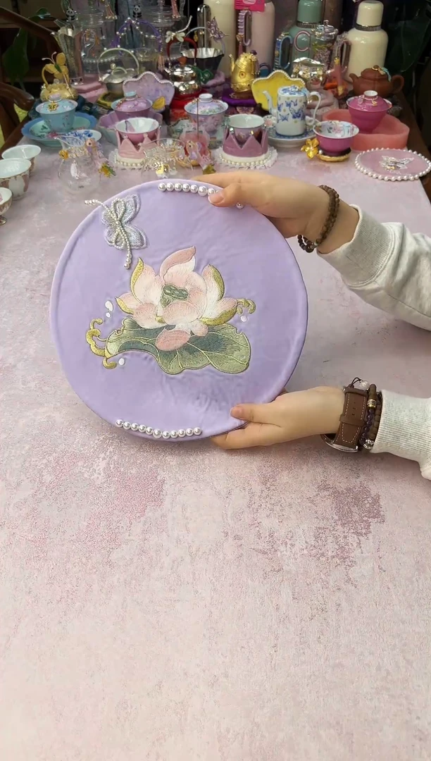 20 紫色圆型爱莲说圆茶席