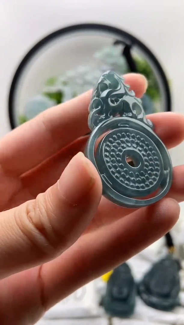 翡翠未镶嵌颈饰平安扣