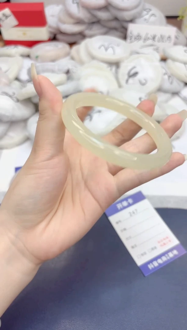 石英质玉手镯未镶嵌247-美人条晴水-圈口62