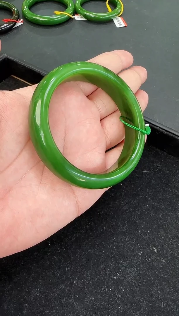 颈饰未镶嵌和田玉（碧玉）俄老料圈口约61mm