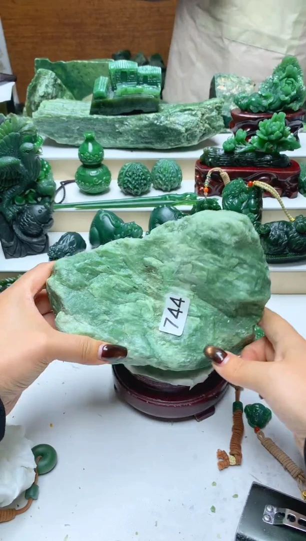 未镶嵌和田玉摆件1