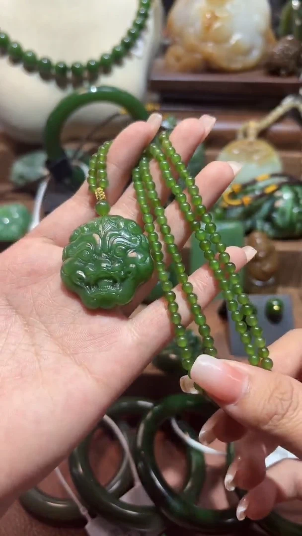 颈饰未镶嵌和田玉（碧玉）1