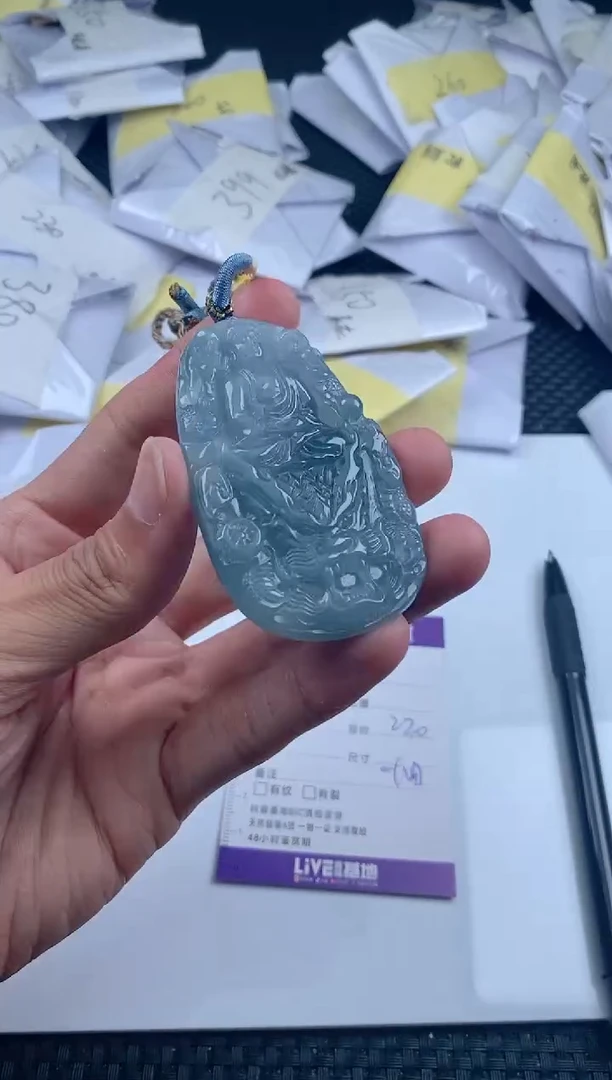 翡翠未镶嵌颈饰