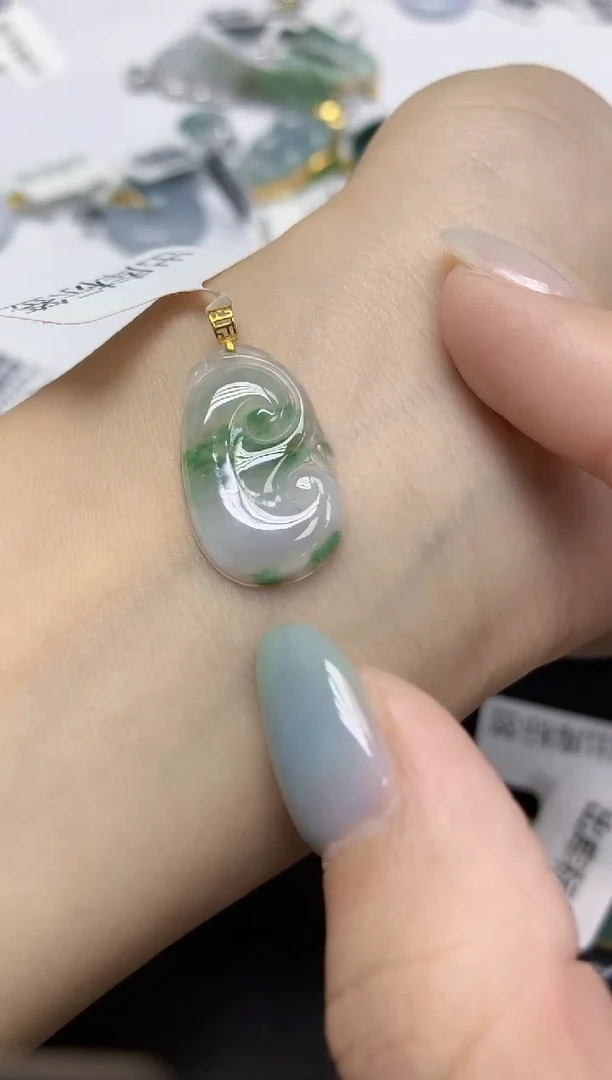 翡翠18K金镶嵌颈饰天然缅甸翡翠A货