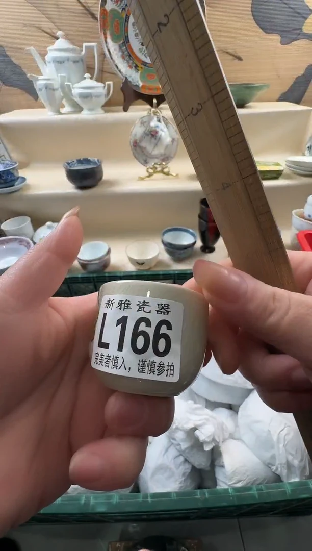 瓷片太****在          L166