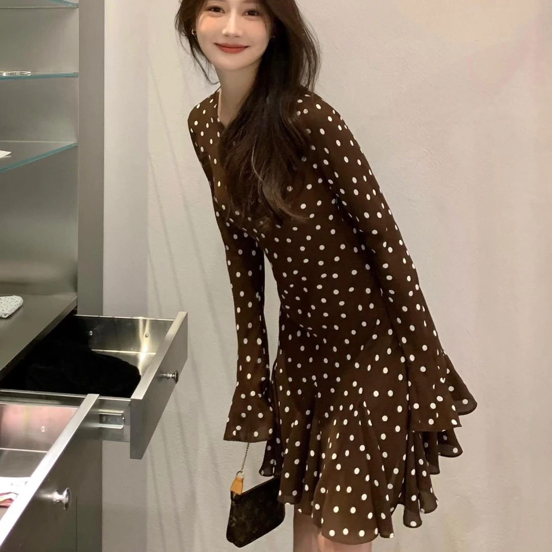 早秋咖色波点长袖连衣裙子女2025新款独特漂亮高级感穿搭春秋短裙