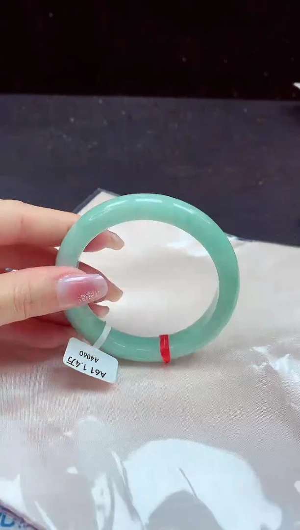 【闪购商品】翡翠手镯未镶嵌镯子61+