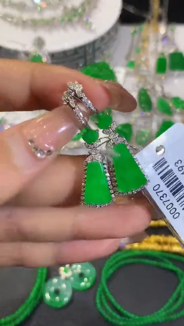 18K金镶嵌翡翠耳饰SY多样性发其一