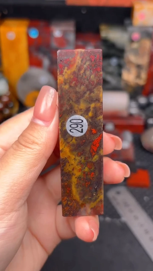 玉 桂林鸡血玉印章摆件 编号：290