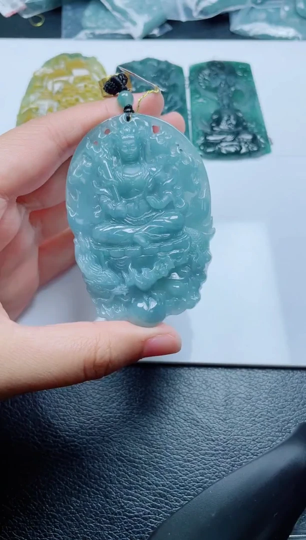 颈饰未镶嵌翡翠 牛虎