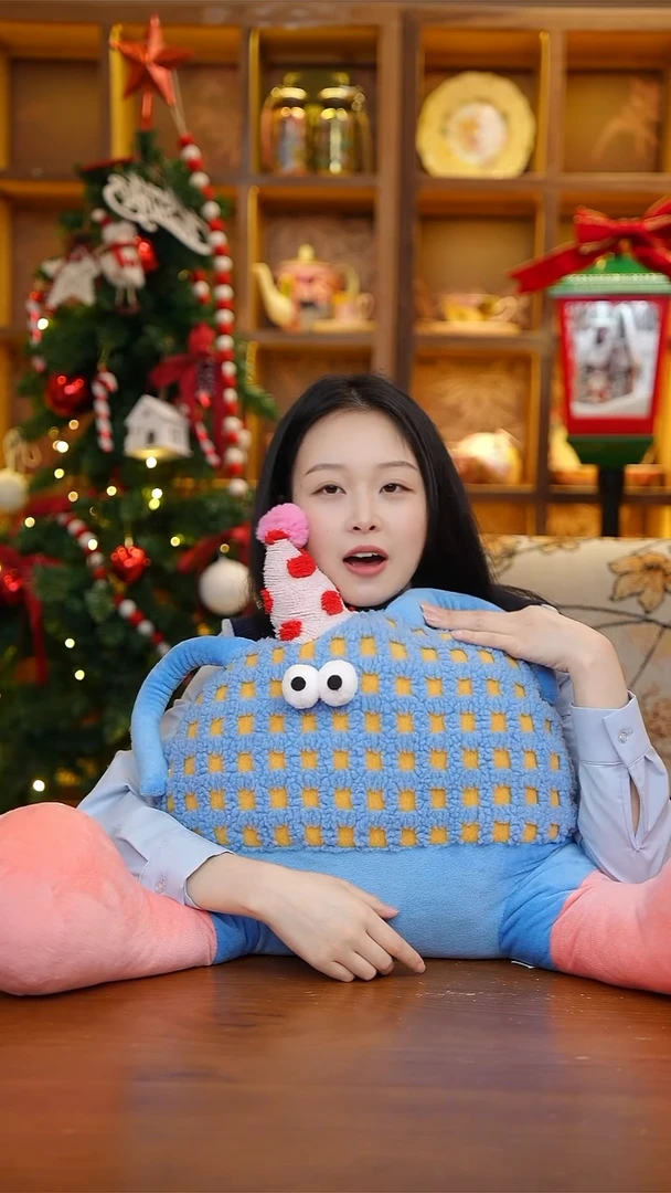 陶38-蓝色怪兽按摩枕-CF6123