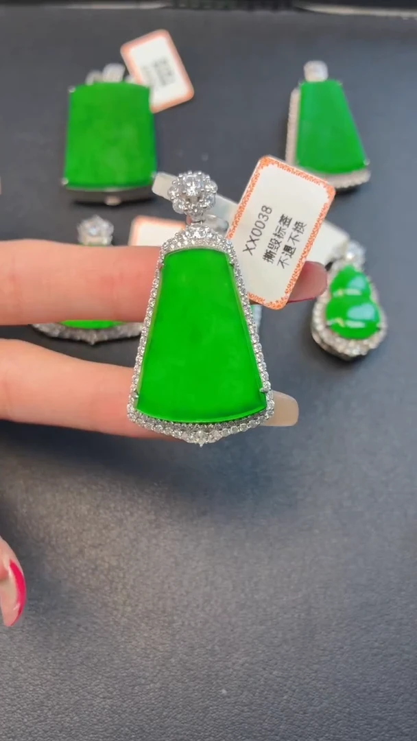 颈饰银S925镶嵌翡翠吊坠