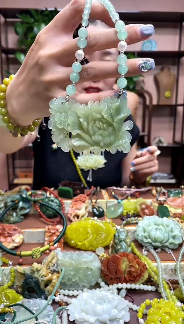 未镶嵌岫玉颈饰·