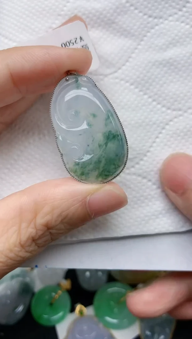 翡翠18K金镶嵌颈饰天然缅甸A货翡翠