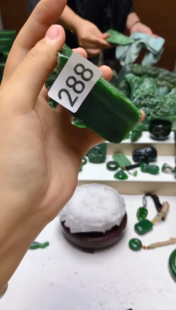 和田玉（碧玉）未镶嵌珠宝半成品0