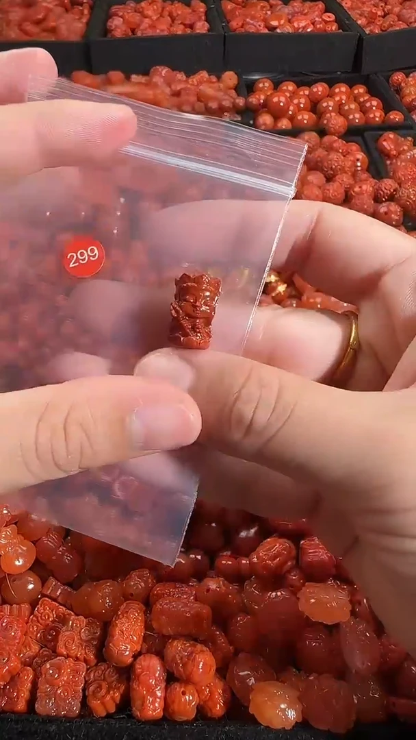 颈饰未镶嵌南红玛瑙1
