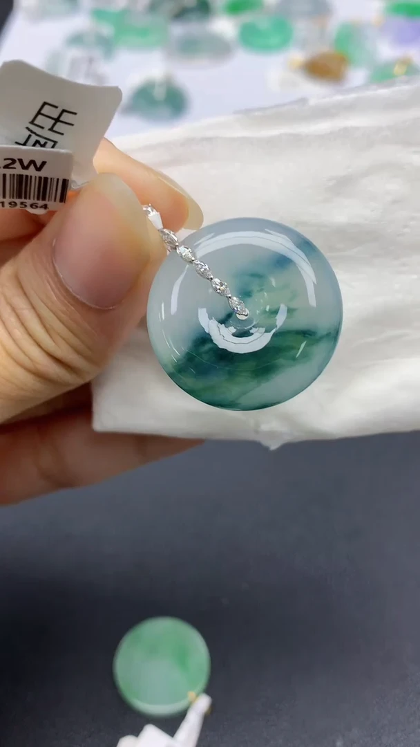 翡翠18K金镶嵌颈饰天然缅甸a货翡翠百元以上9元证书费自理