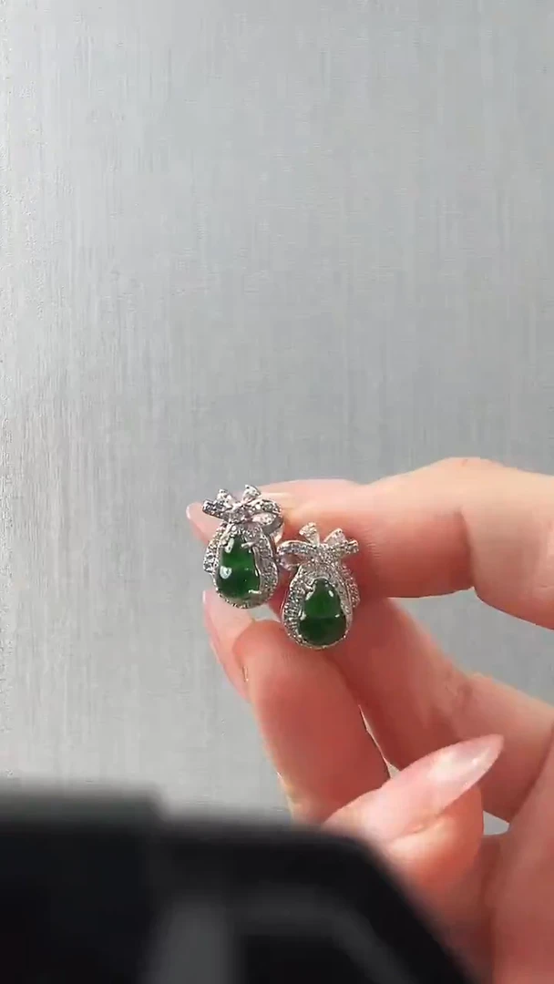 颈饰未镶嵌翡翠耳钉