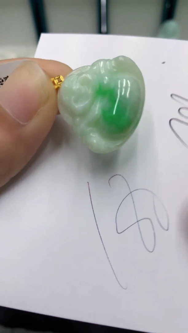 翡翠18K金镶嵌颈饰翡翠