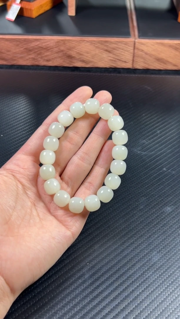 手串未镶嵌和田玉黑山微色差卡11*12M