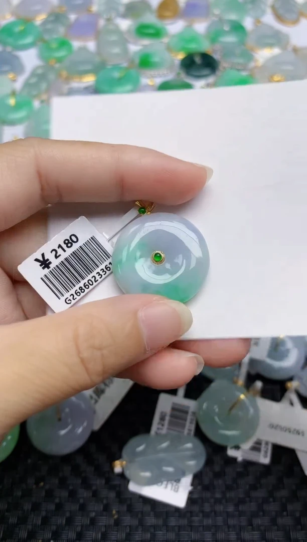 翡翠18K金镶嵌颈饰天然翡翠A货