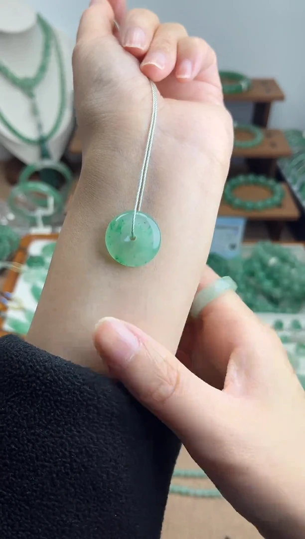 吊坠(赠链)未镶嵌石英质玉（非洲翠）平安扣