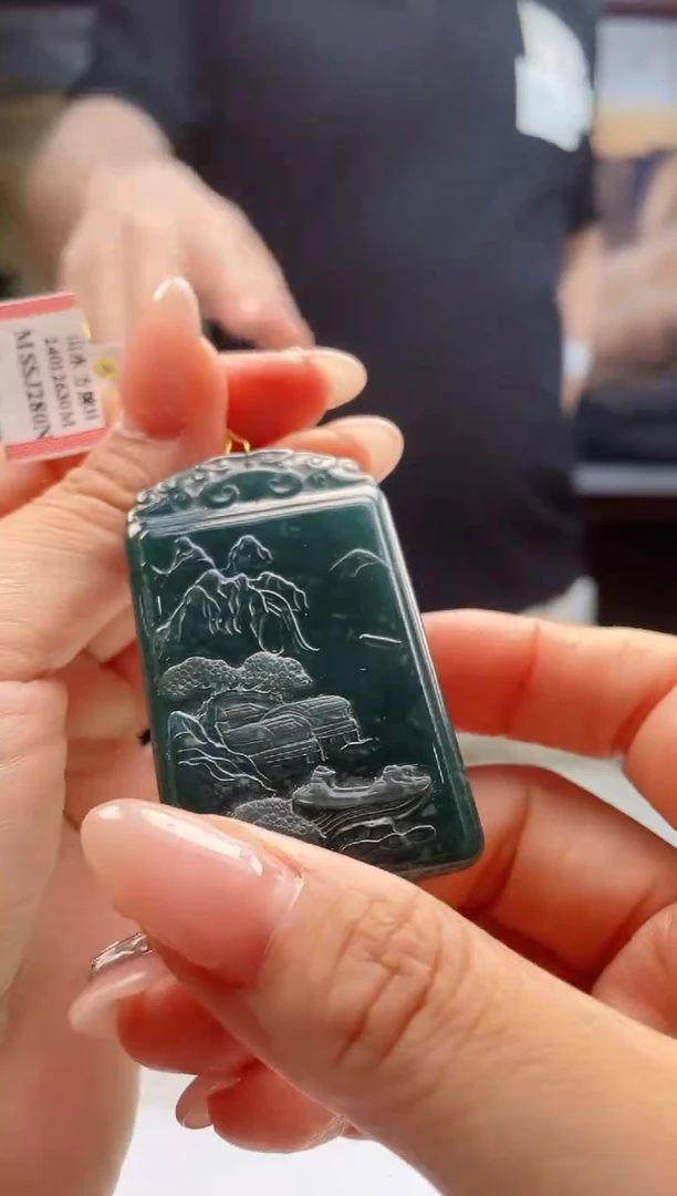 翡翠未镶嵌吊坠(不含链)47