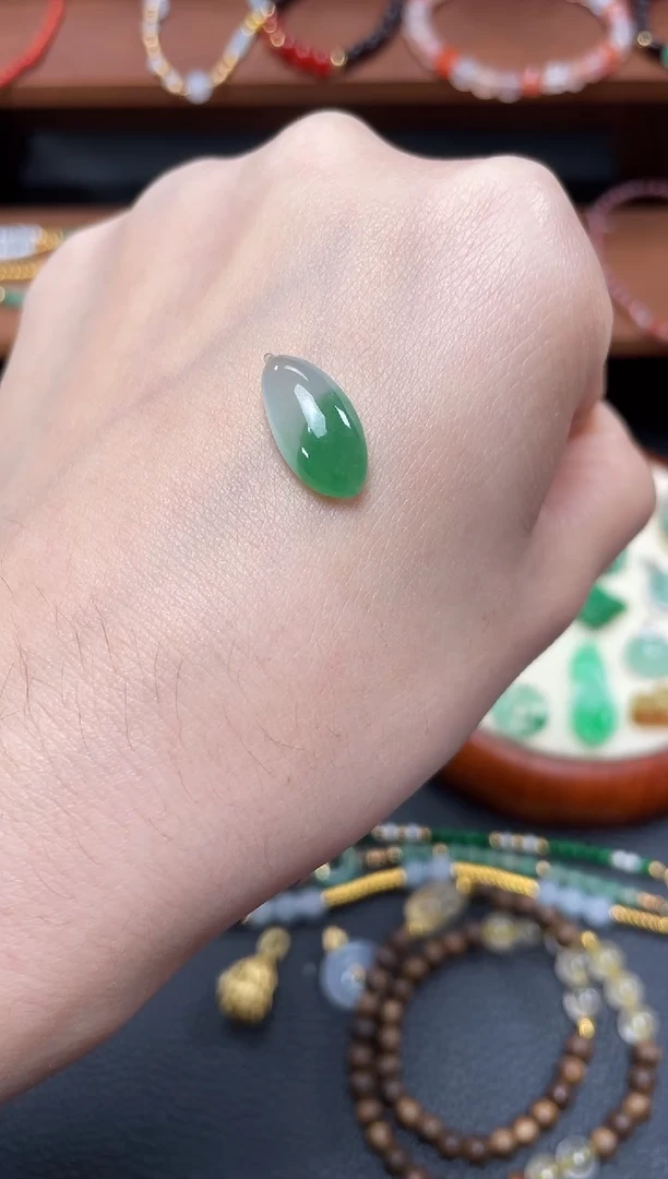 【闪购商品】翡翠吊坠(不含链)未镶嵌一个  JK352