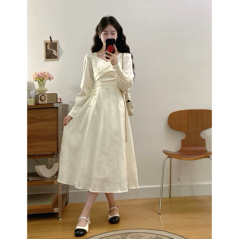 大码法式轻奢设计感连衣裙2025早春高级感气质收腰显瘦国风长裙子