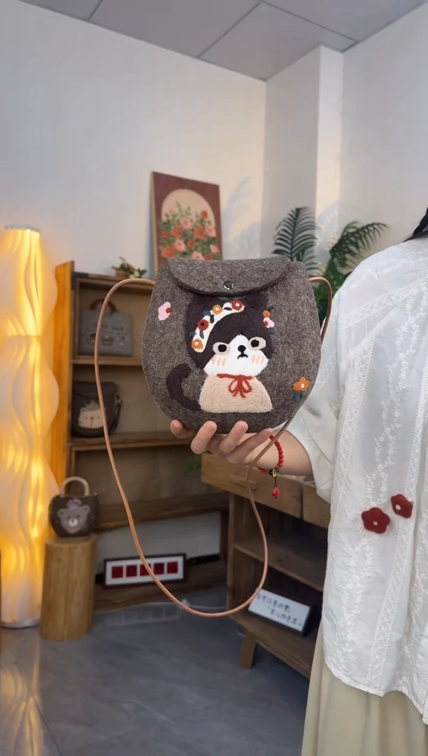 羊毛非遗手工包  蛋蛋包花环猫咪