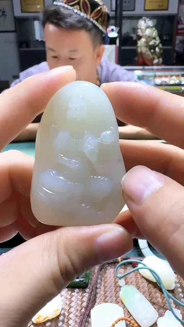 吊坠(赠链)未镶嵌和田玉观音吊坠